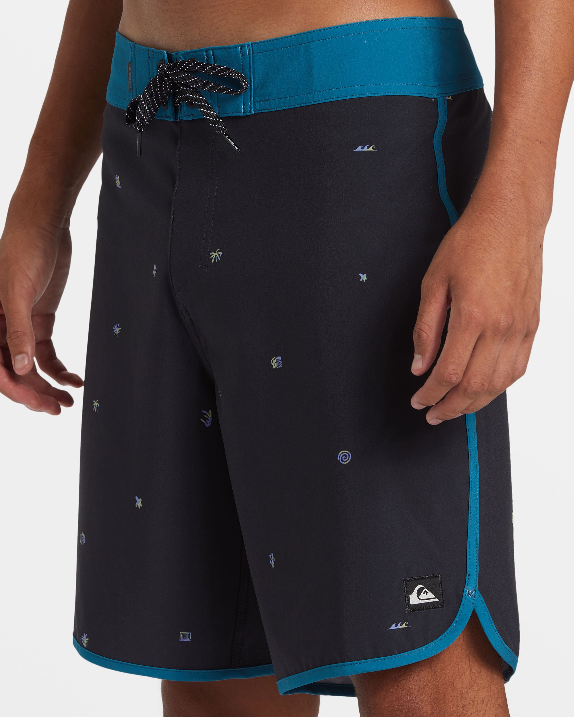 Surfsilk-Scallop-19"-Boardshorts-Black-5