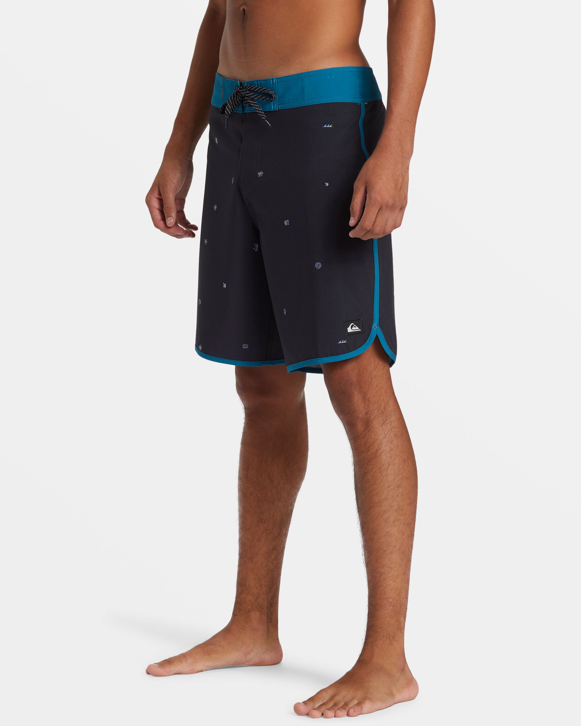 Surfsilk-Scallop-19"-Boardshorts-Black-4