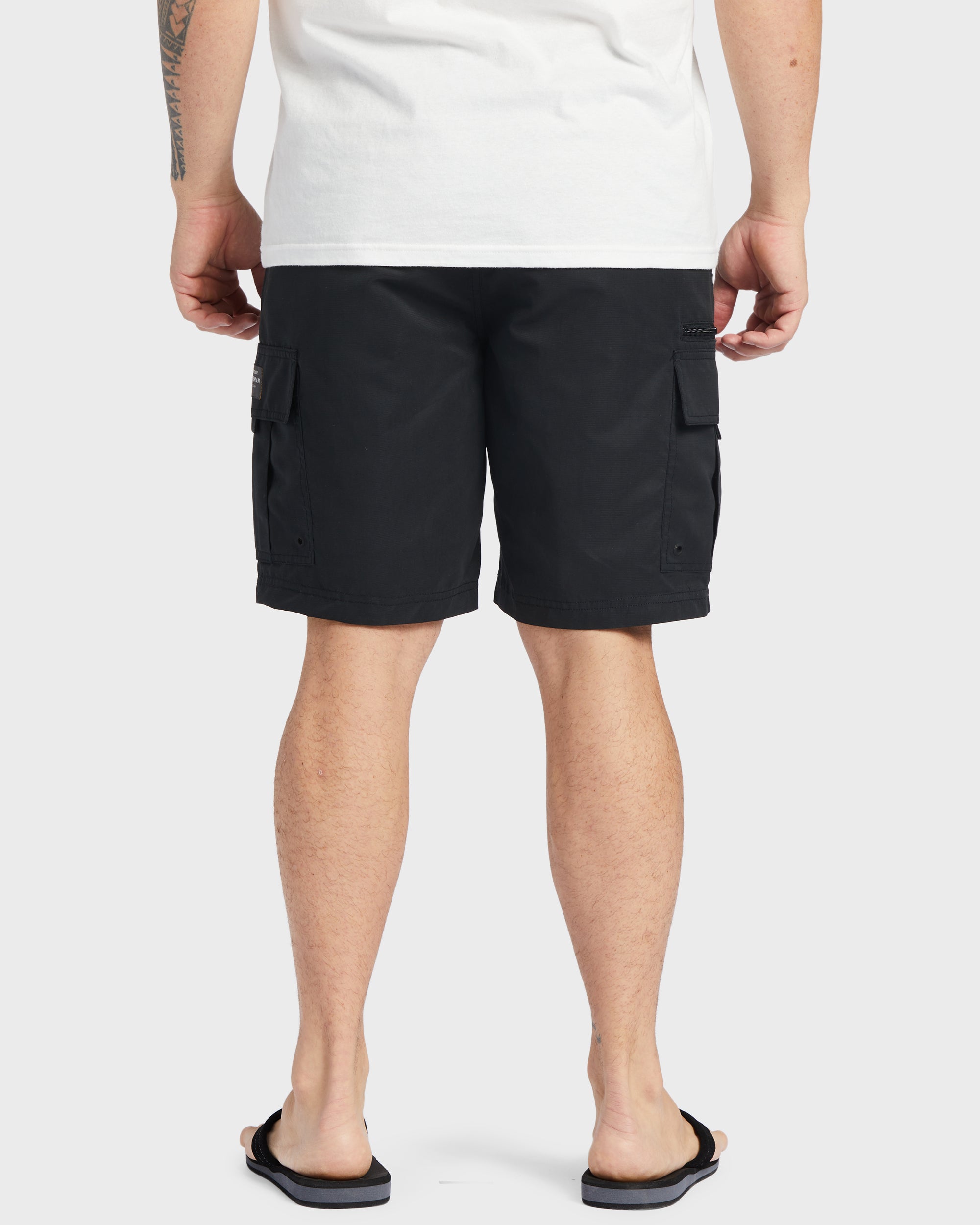 Waterman-Maldive-Atoll-20"-Cargo-Shorts-Black-2
